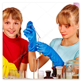 Laboratorio di scienze con esperimenti.