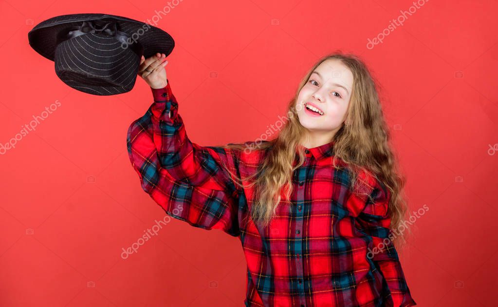 Bambini sul palco durante una recita scolastica.