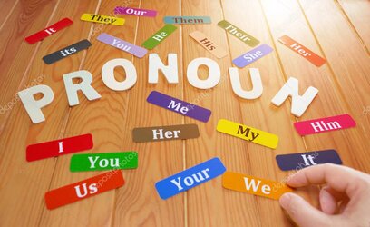 Lezione di inglese con bambini e insegnante.